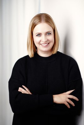 Dr.  Janine Hagen